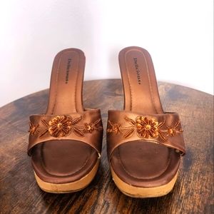 Delicious slip on Cooper flower heels